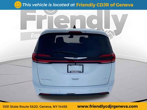 New 2026 Chrysler Pacifica Select image 6