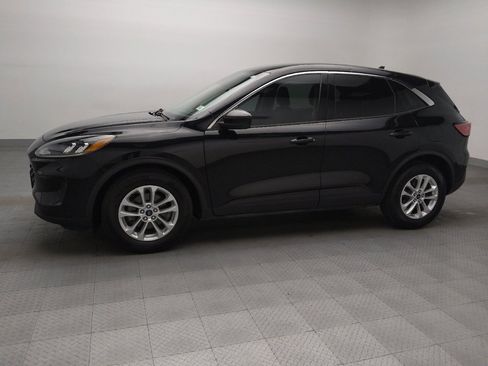 Used 2020 Ford Escape SE image 2