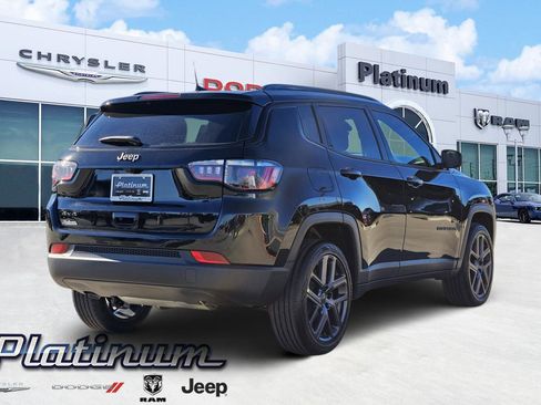 New 2026 Jeep Compass Latitude image 5