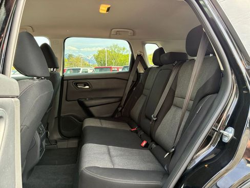 Used 2025 Nissan Rogue SV image 28