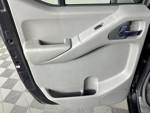 Used 2021 Nissan Frontier SV w/ SV Utility Package image 39