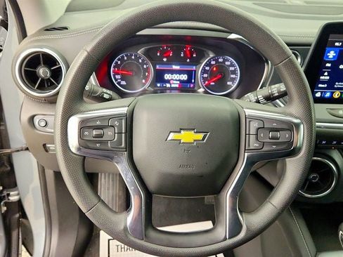 Used 2025 Chevrolet Blazer LT FWD image 13
