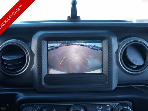 Used 2021 Jeep Wrangler Sport S image 19