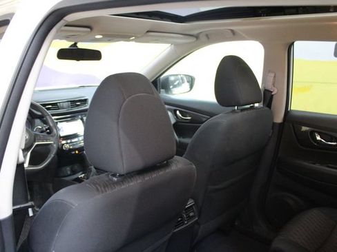 Used 2017 Nissan Rogue SV AWD/4WD image 10