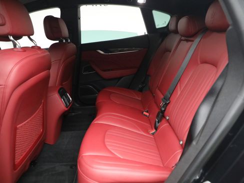 Certified 2023 Maserati Levante GT image 17