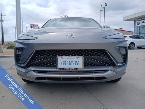 Used 2025 Buick Envista Avenir FWD image 2