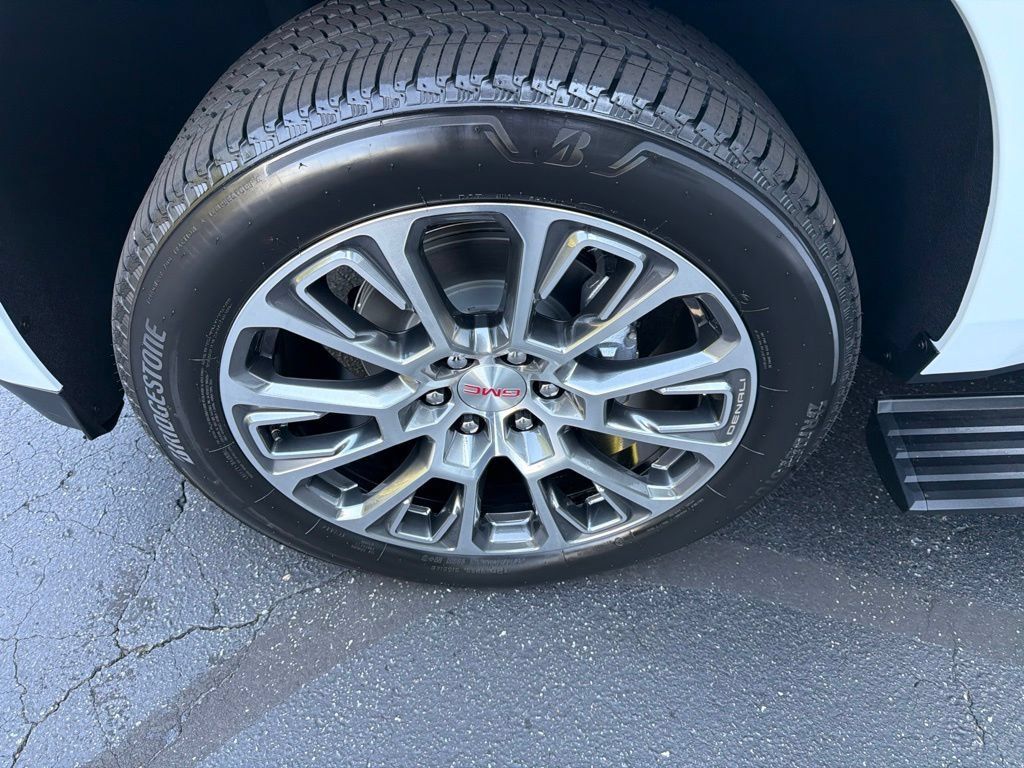 New 2026 GMC Yukon Denali w/ Denali Reserve Package AWD/4WD image 18