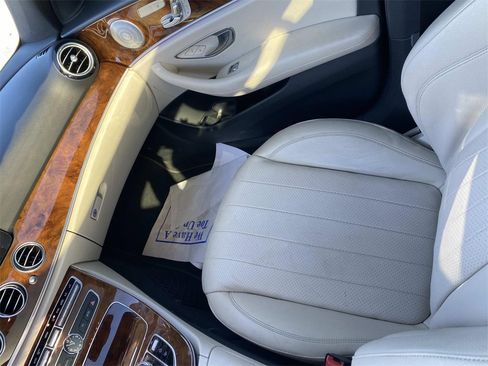 Certified 2019 Mercedes-Benz E 300 4MATIC image 30