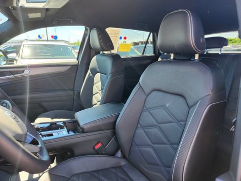 Certified 2024 Volkswagen Atlas Cross Sport SE AWD/4WD image 8