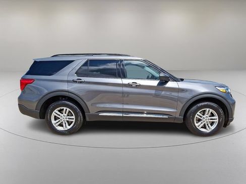 Used 2022 Ford Explorer XLT w/ Class IV Trailer Tow Package AWD/4WD image 12