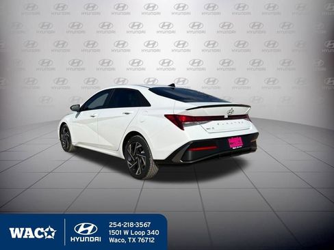 Used 2025 Hyundai Elantra SEL image 5