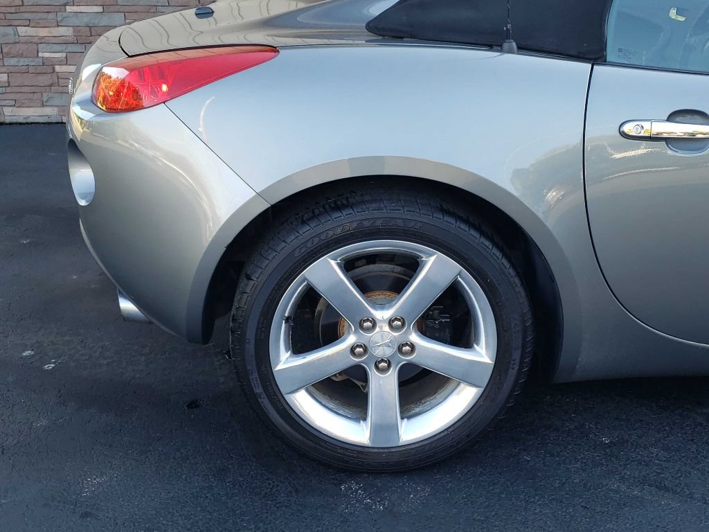Used 2006 Pontiac Solstice Convertible w/ Premium Package RWD image 38