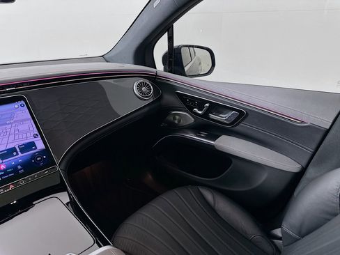 Used 2023 Mercedes-Benz EQS 450+ SUV image 26