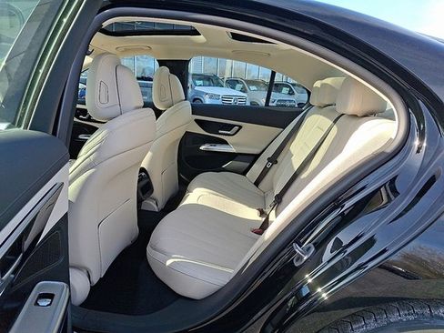 Used 2026 Mercedes-Benz E 350 4MATIC Sedan image 8