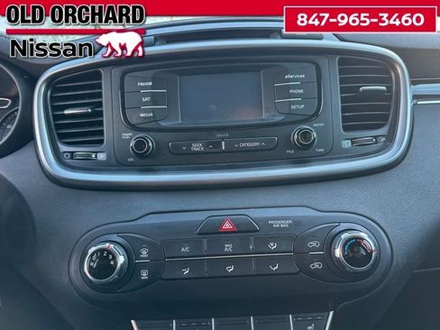 Used 2016 Kia Sorento LX w/ LX Convenience Package image 16