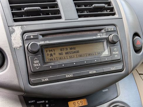 Used 2012 Toyota RAV4 Base w/ Value Pkg image 29