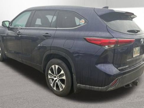 Used 2022 Toyota Highlander XLE image 18