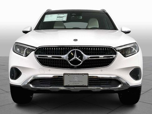Used 2025 Mercedes-Benz GLC 300 4MATIC image 3