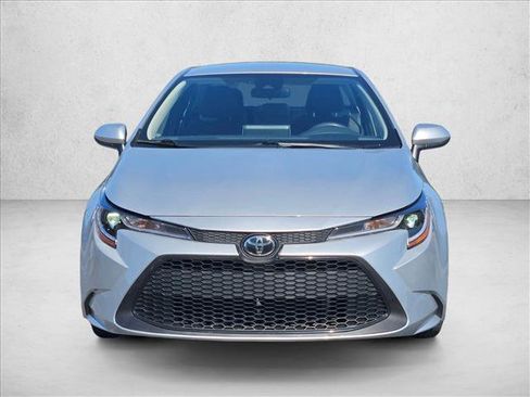 Used 2021 Toyota Corolla LE image 2