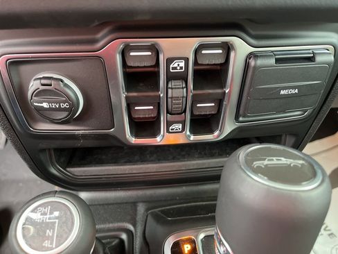 New 2025 Jeep Gladiator Sport image 21