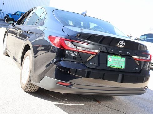 Used 2025 Toyota Camry LE image 3