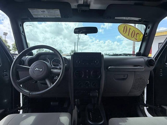 Used 2010 Jeep Wrangler Unlimited Rubicon AWD/4WD image 15