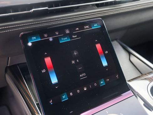 Certified 2025 Cadillac Escalade Premium Luxury AWD/4WD image 18