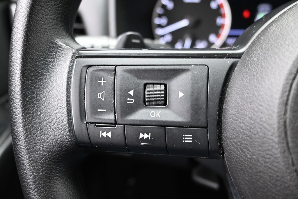 Used 2024 Nissan Rogue S AWD/4WD image 24