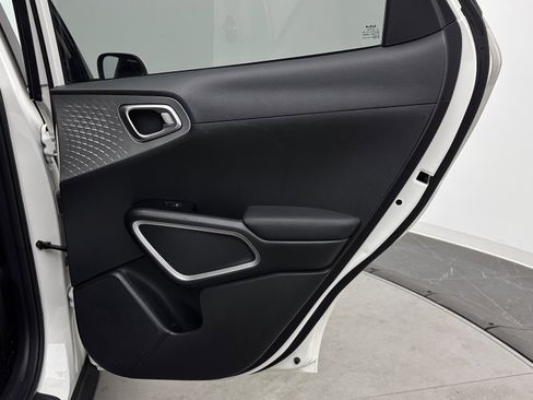 Used 2023 Kia Soul S image 30