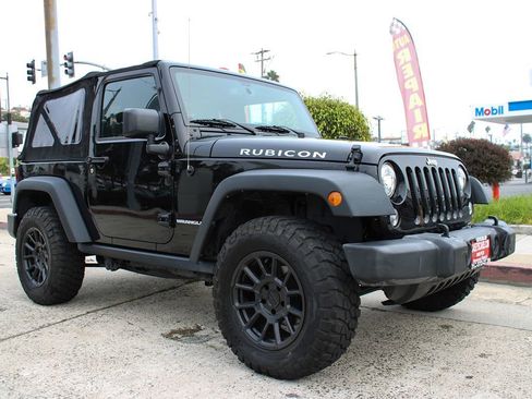 Used 2017 Jeep Wrangler Rubicon w/ Connectivity Group image 8