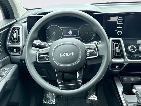 Used 2023 Kia Sorento LX AWD/4WD image 12