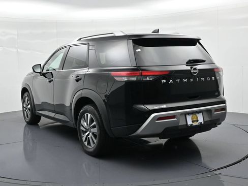 Used 2025 Nissan Pathfinder SL FWD image 8
