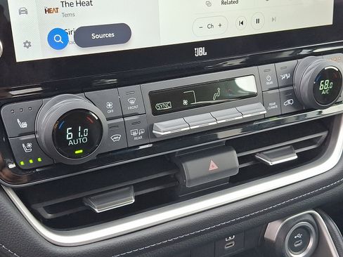 Used 2024 Toyota Grand Highlander XLE image 16