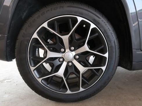 Used 2022 Jeep Grand Cherokee Summit AWD/4WD image 46