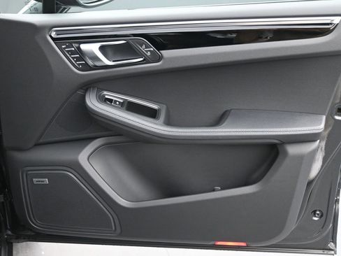 New 2026 Porsche Macan image 17