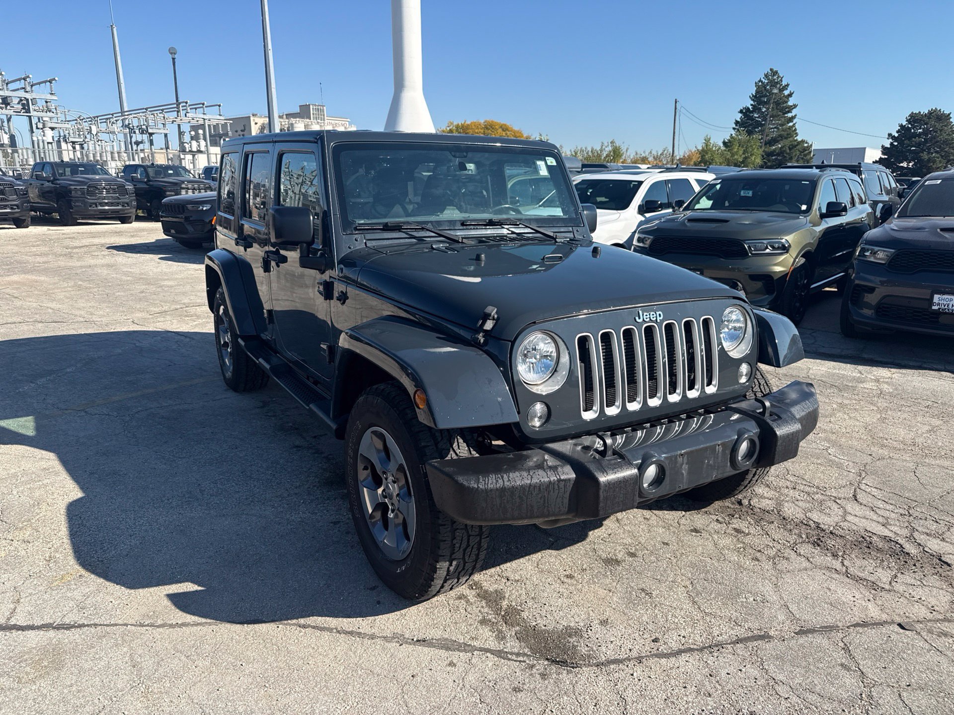Used 2016 Jeep Wrangler Unlimited Sahara w/ Connectivity Group AWD/4WD image 4