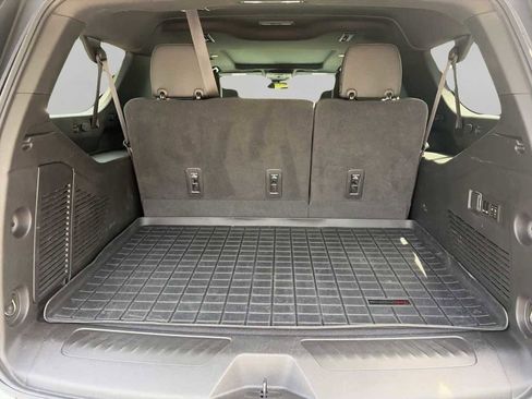 Used 2023 Chevrolet Suburban LT w/ Luxury Package RWD image 7