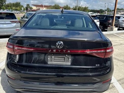 Used 2025 Volkswagen Jetta SE FWD image 23