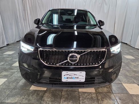 Used 2023 Volvo XC40 B5 Core AWD/4WD image 3