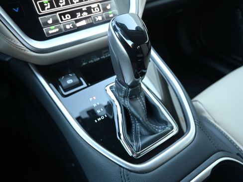 Certified 2025 Subaru Outback Limited image 27