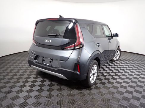 Used 2025 Kia Soul LX w/ LX Technology Package FWD image 16