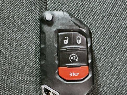 Used 2024 Jeep Wrangler Unlimited AWD/4WD image 16