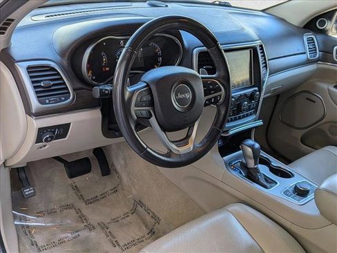 Used 2017 Jeep Grand Cherokee Overland w/ Jeep Active Safety Group AWD/4WD image 10