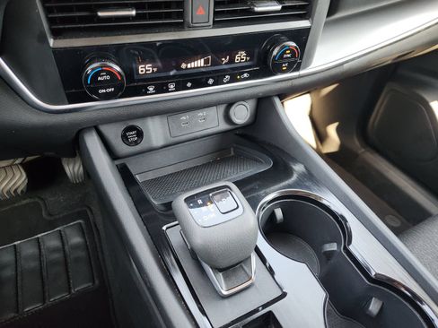 Used 2024 Nissan Rogue SV AWD/4WD image 24