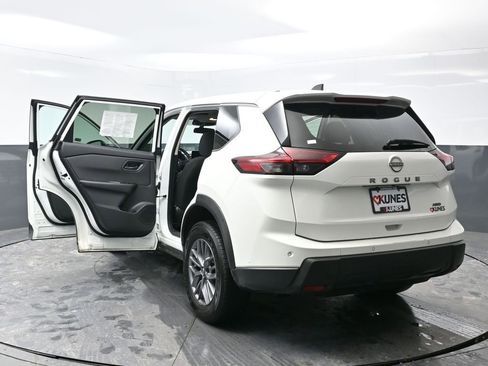 Used 2024 Nissan Rogue S image 60