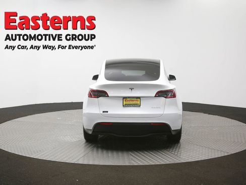 Used 2021 Tesla Model Y Long Range AWD/4WD image 32