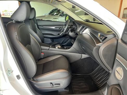 Used 2023 INFINITI QX50 Luxe AWD/4WD image 3