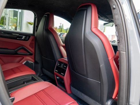 Used 2023 Porsche Cayenne Turbo GT AWD/4WD image 34