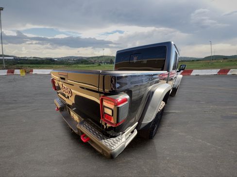 Used 2020 Jeep Gladiator Rubicon AWD/4WD image 3