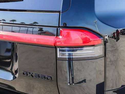 Used 2025 Lexus GX 550 w/ Cold Area Package AWD/4WD image 10